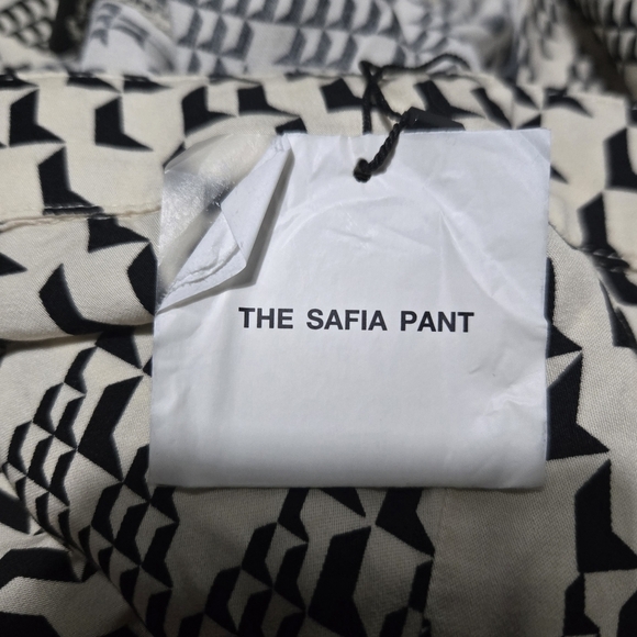 NWT, ZARA Black and Cream Geometric Pattern Pants. SIZE L - Picture 7 of 11